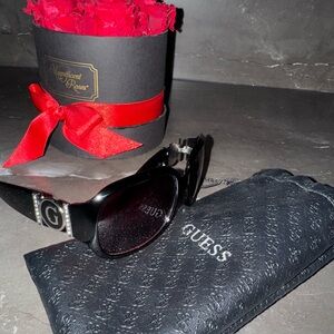 GUESS Black Sunglasses with Logo and Case